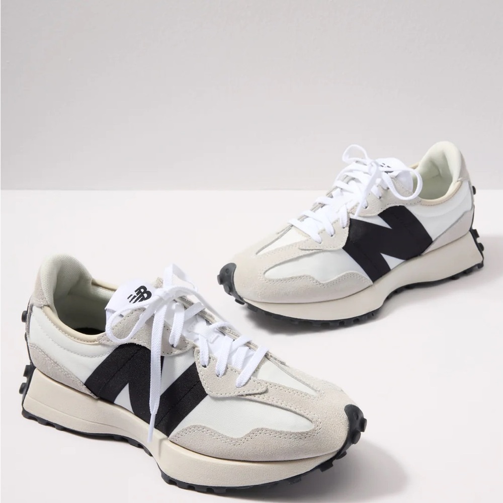 New Balance 327 Sneakers in White
